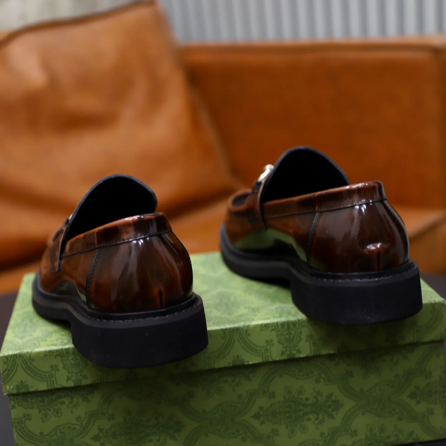 Ex-factory price: 540💰🙅‍♂️🙅‍♂️🙅‍♂️ Brand: GUCCI Standard code: Men's code 38-44 (45 can be customized) Grade: Same style as the official website Original order quality Material: Original cowhide surface Comfortable cowhide lining Original outsole Style category: Men's fashionable casual leather shoes Distinguished big-name luxury elements Top luxury Color: actual picture color